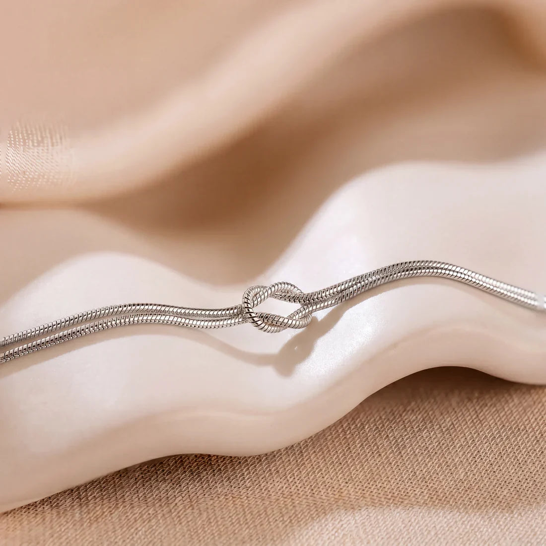 Forever Knot Armband